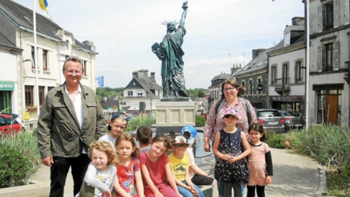 La statue de la Liberté expliquée aux élèves de l’école maternelle